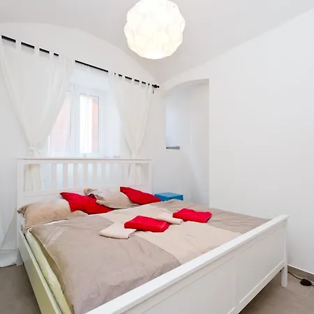 Budget Apartment-3